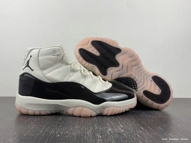 Reps LUCY WMNS AR0715-101 Air 11 Neapolitan Jordan 0620